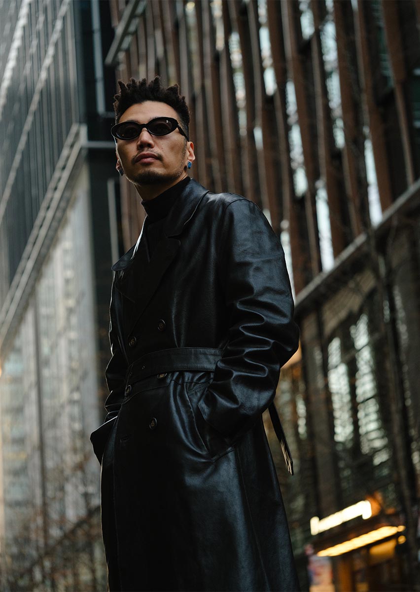 Model - EIGHT / Black