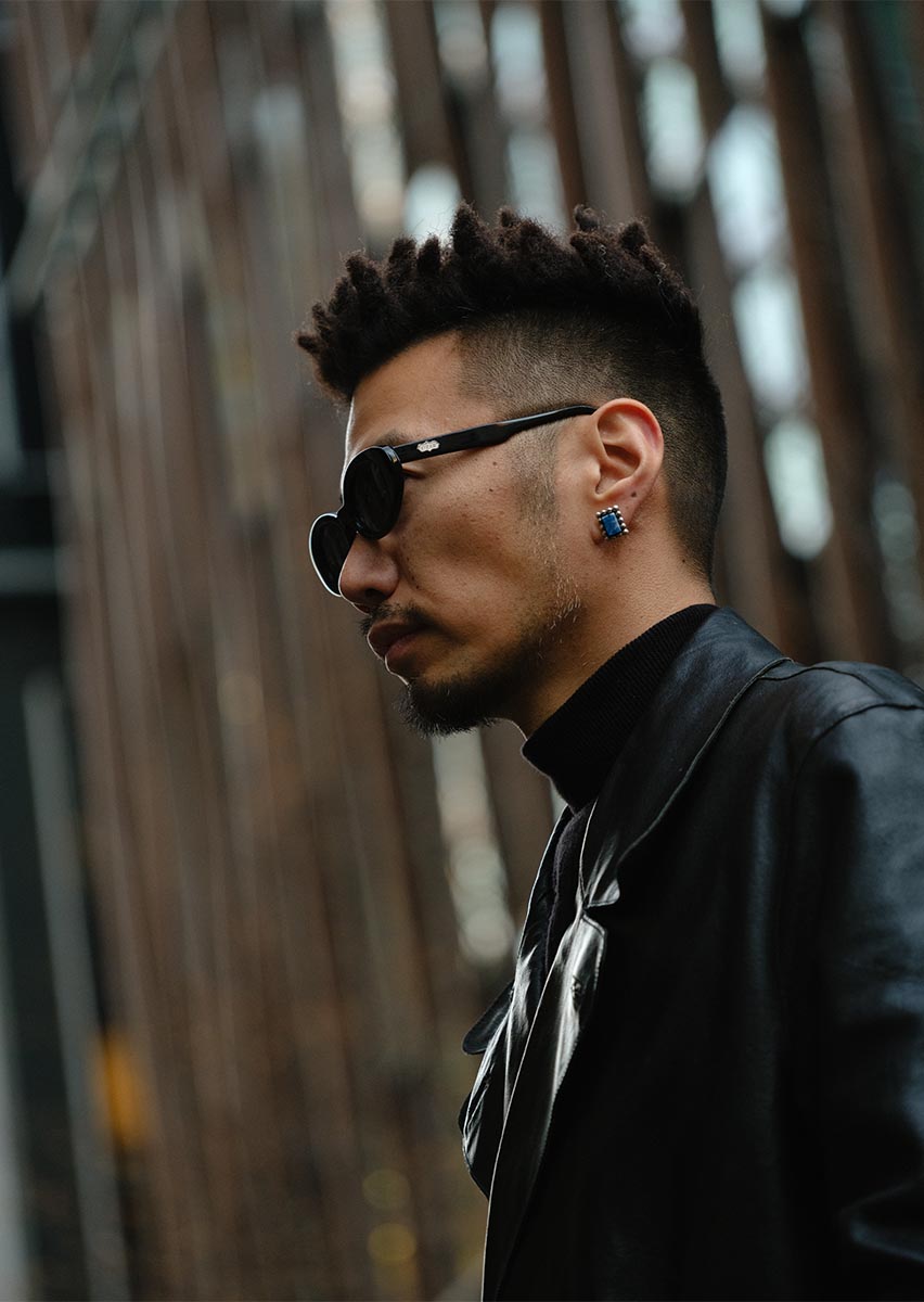 Model - EIGHT / Black