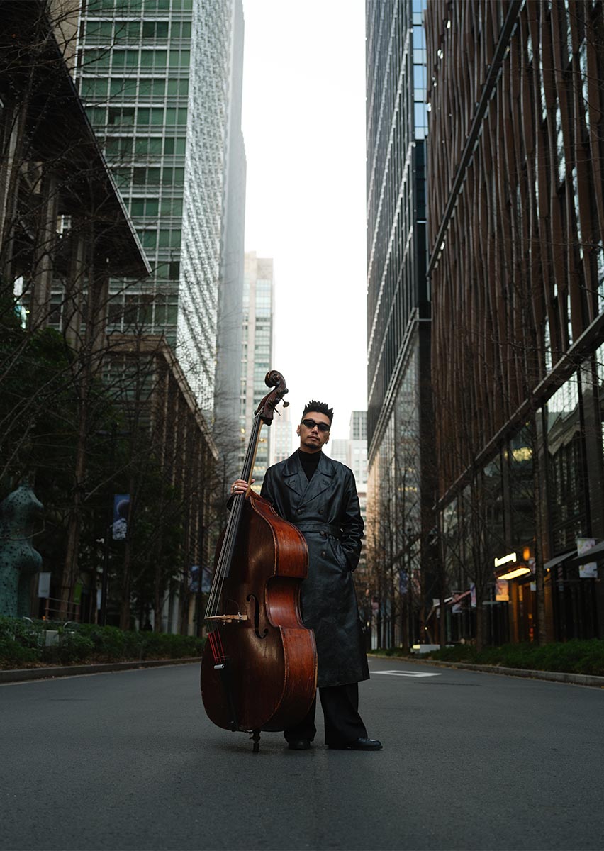 Model - EIGHT / Black