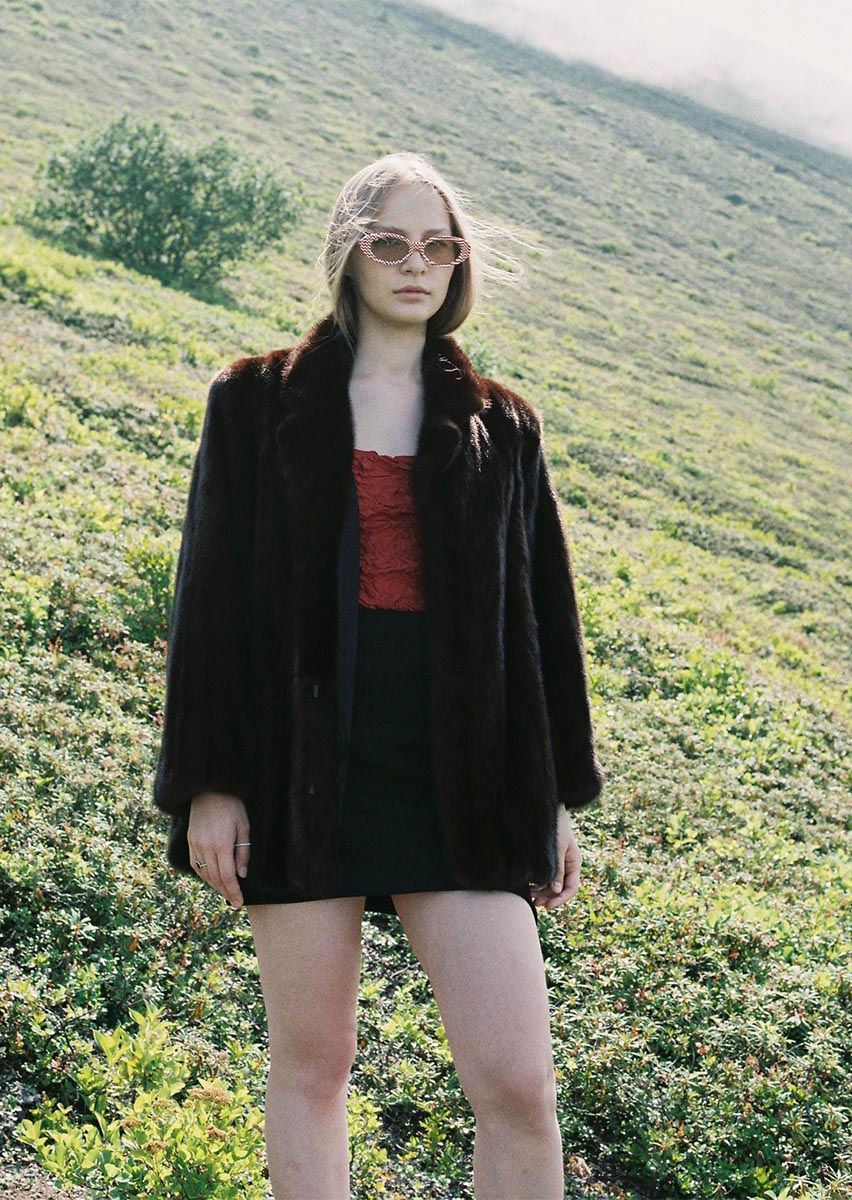 Model - EIGHT / Red Checker