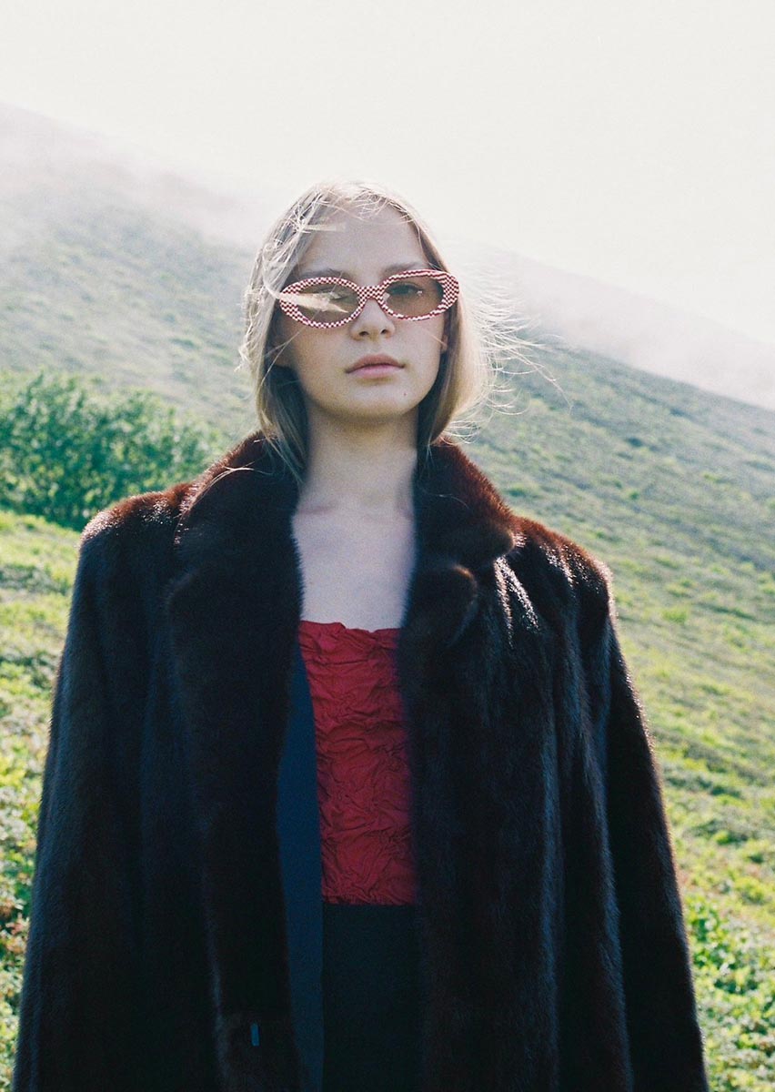 Model - EIGHT / Red Checker