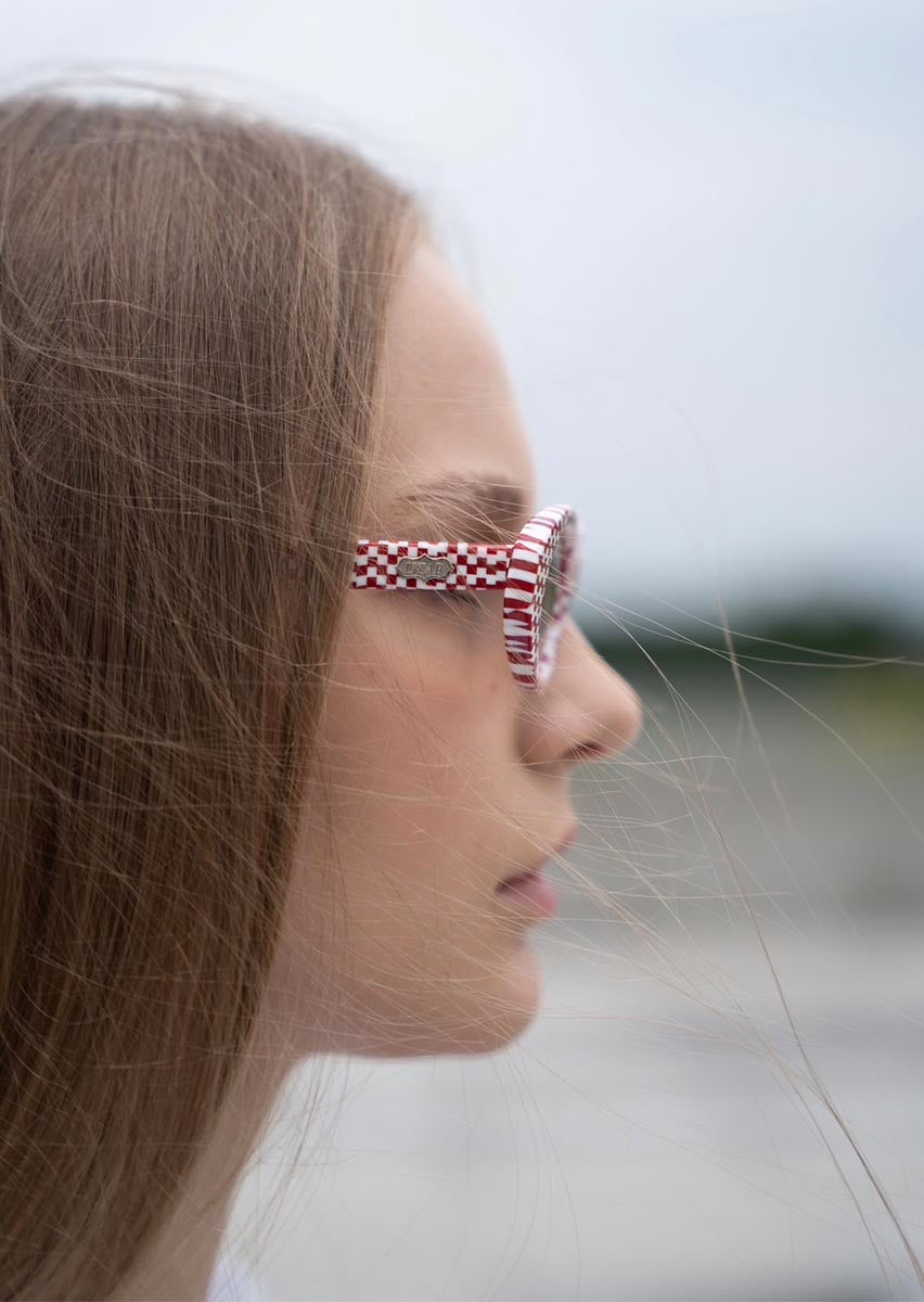 Model - EIGHT / Red Checker