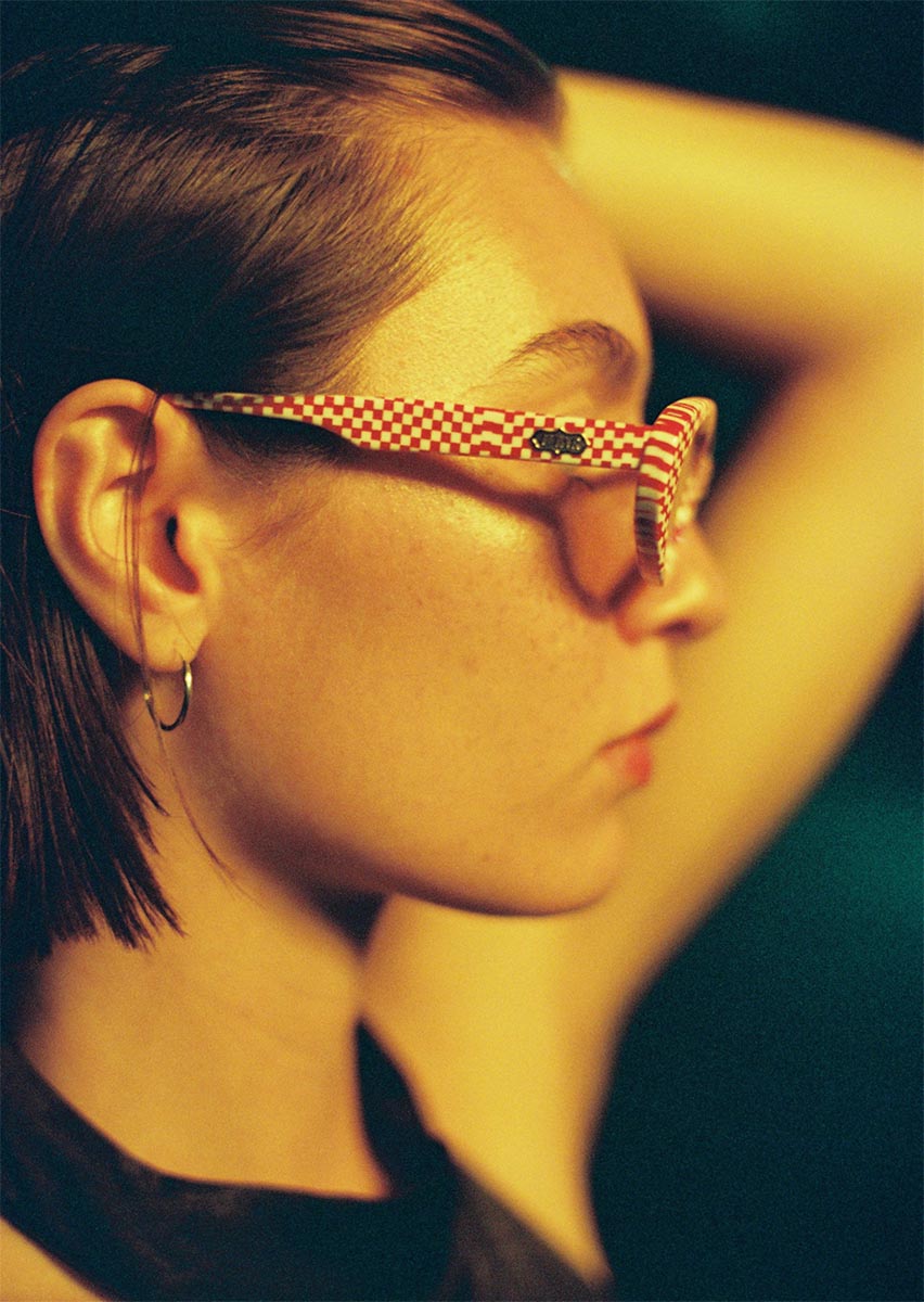 Model - EIGHT / Red Checker