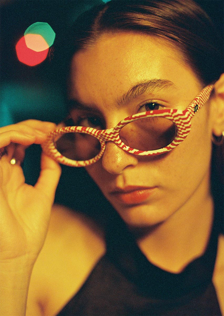 Model - EIGHT / Red Checker