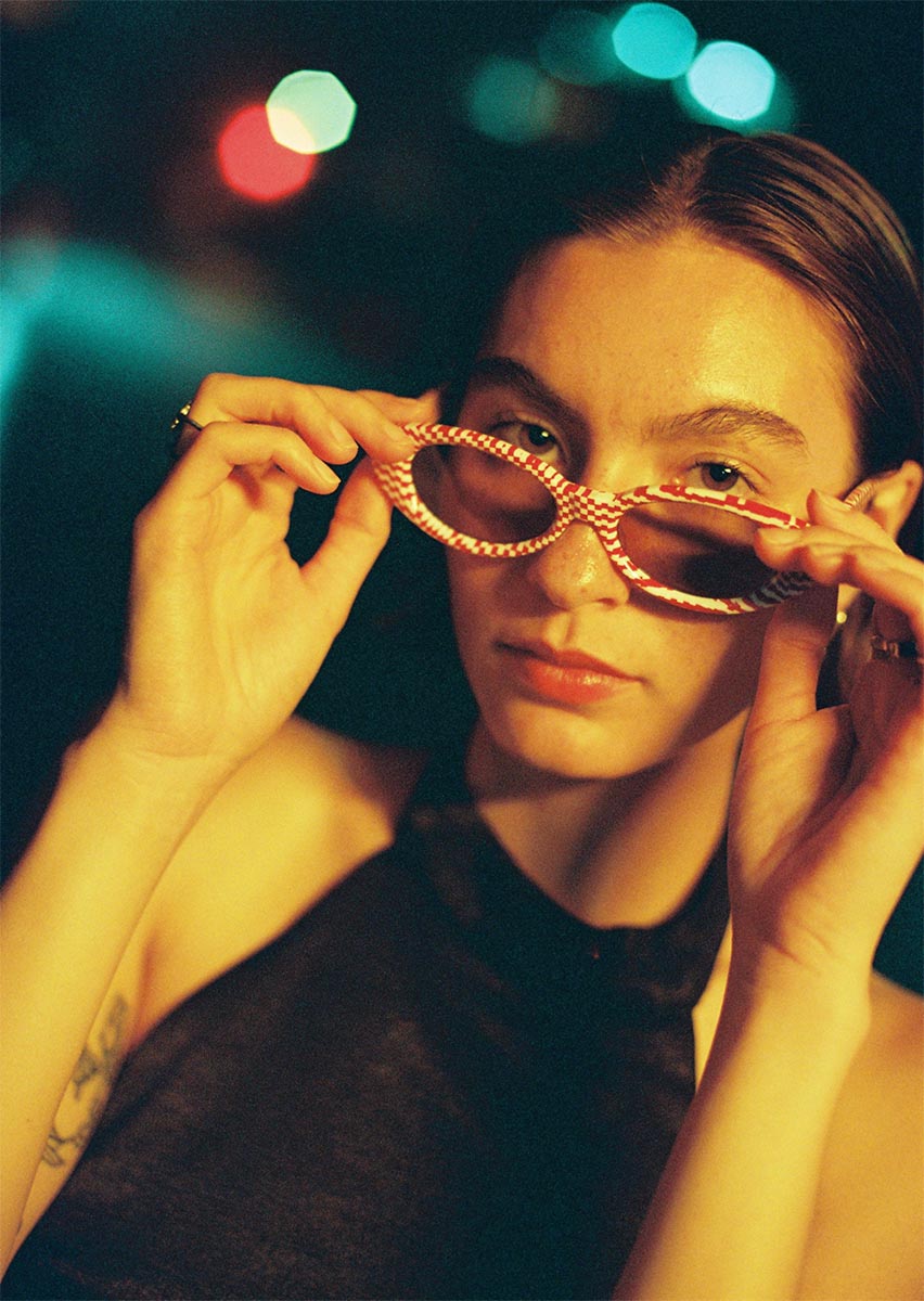 Model - EIGHT / Red Checker