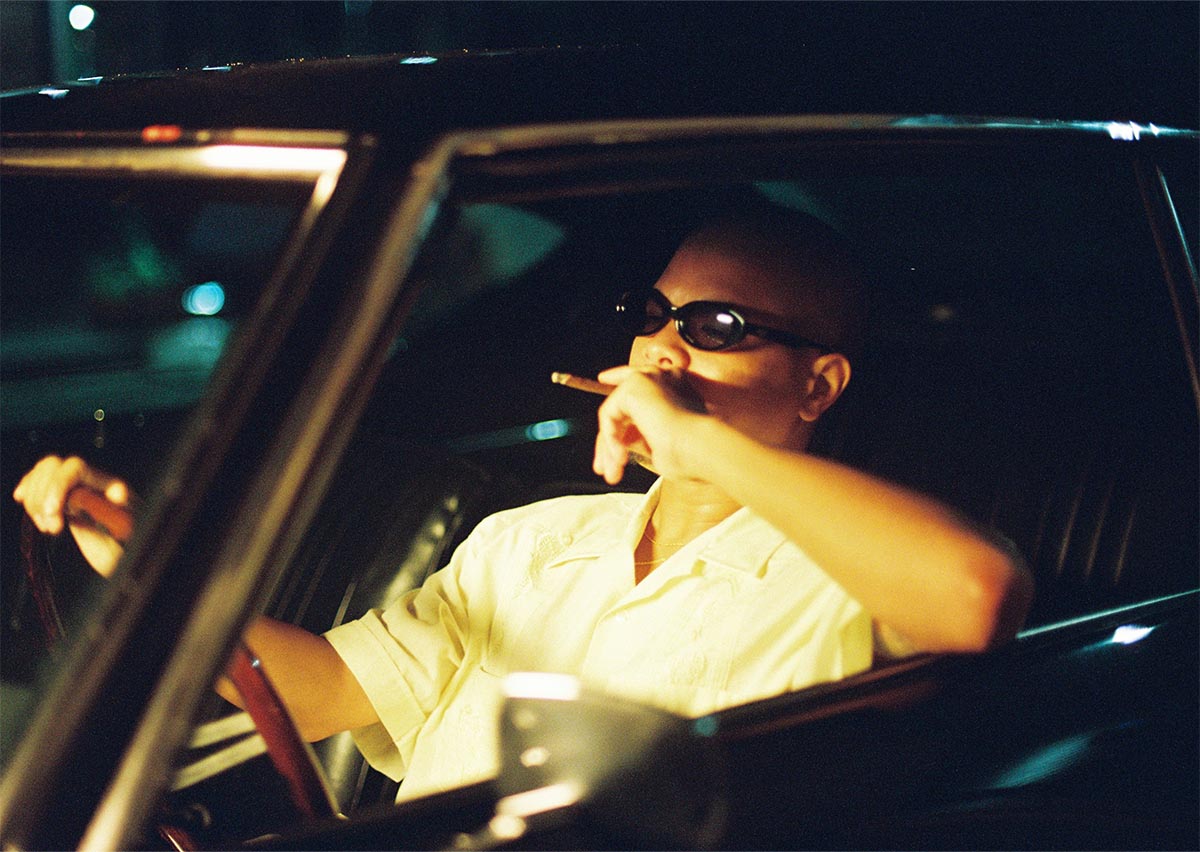 Model - EIGHT / Black