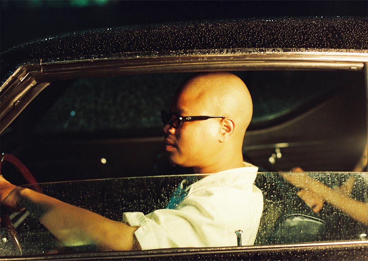 Model - EIGHT / Black