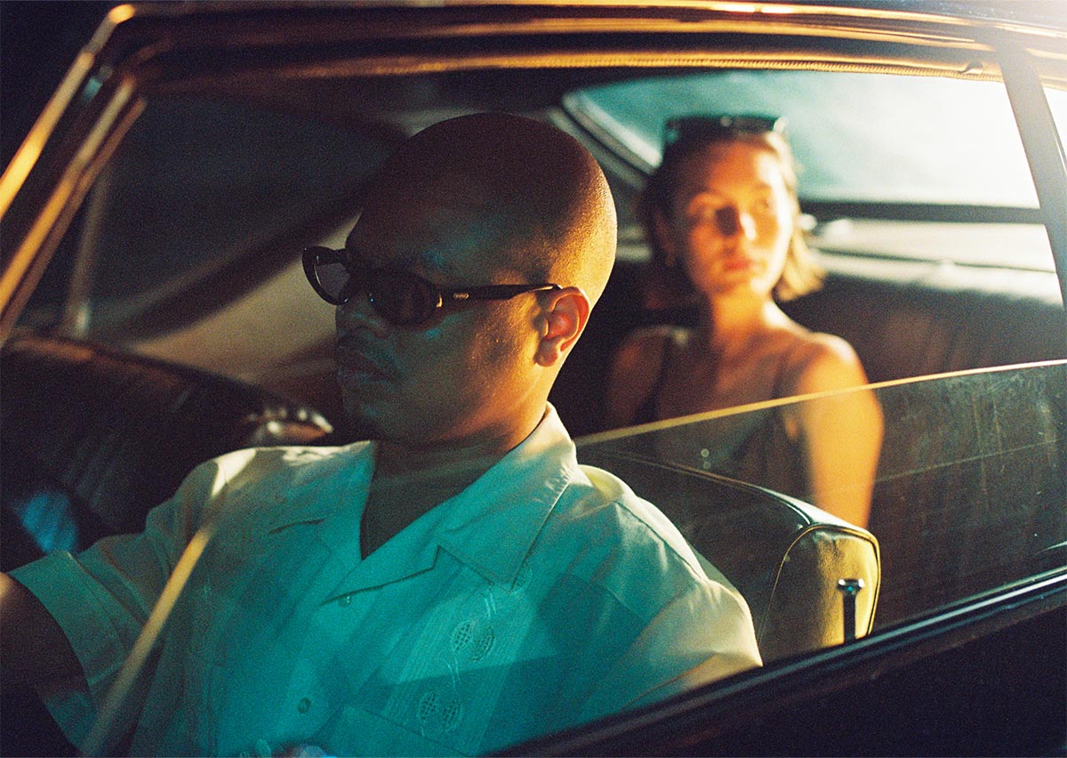 Model - EIGHT / Black