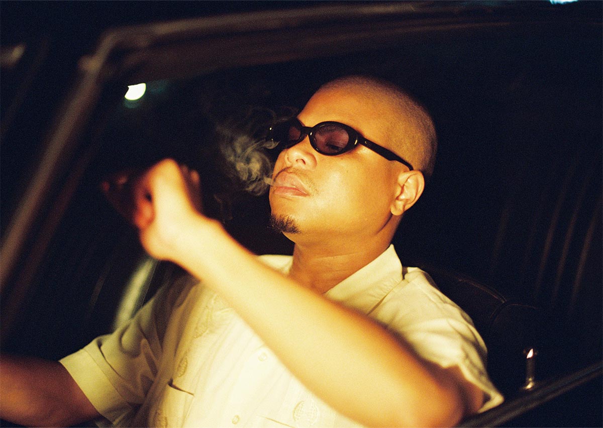 Model - EIGHT / Black